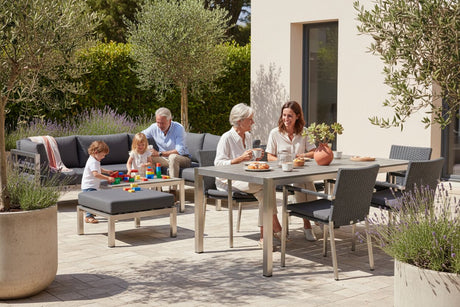 robuste gartenmöbel draußen