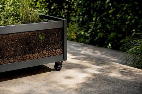 Mobiler Pflanzkübel auf Rollen für den Garten